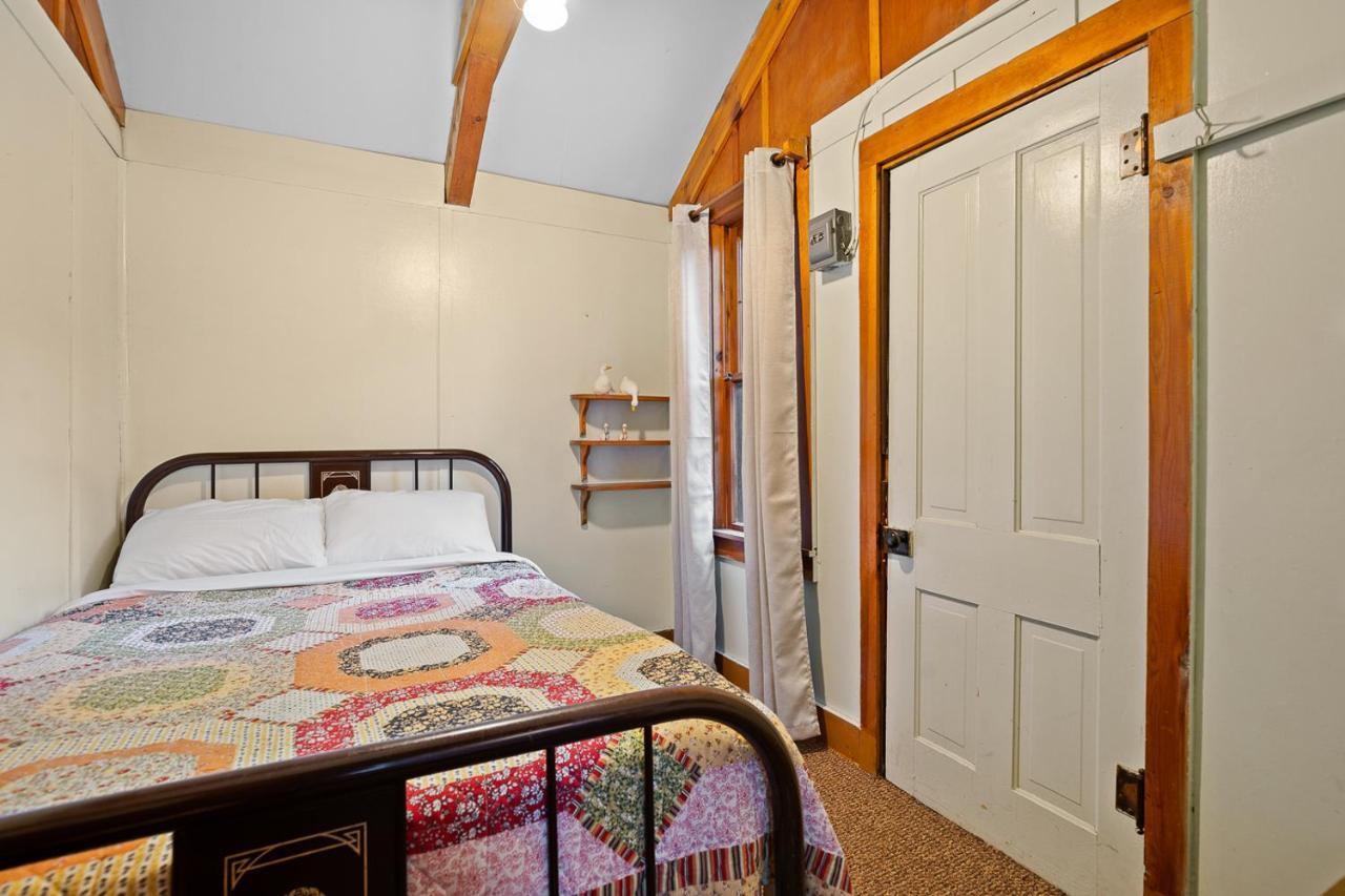 Harney Camp Cabins Hill City Buitenkant foto
